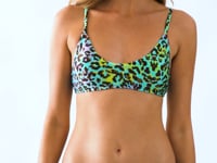 Laad en speel video af in Gallery-viewer, Video: Rio De Sol Set Set Morumbi Bralette Essential-Comfy
