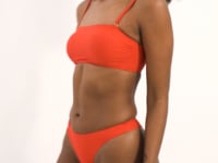 Laad en speel video af in Gallery-viewer, Video: Rio De Sol Bottom Bottom Rouge Nice-Fio
