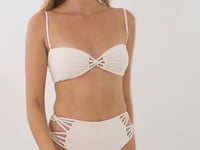 Laad en speel video af in Gallery-viewer, Set Malibu-Natural Bandeau-Iris High-Waist-Spin-Iris
