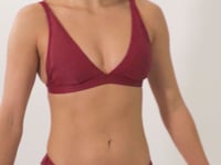 Laad en speel video af in Gallery-viewer, Video: Rio De Sol Bottom Bottom Touch-Carmim Nice
