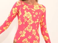 Laad en speel video af in Gallery-viewer, Video: Wednesday In Hawaii By Rio De Sol One-Piece Pua-Guava Surf
