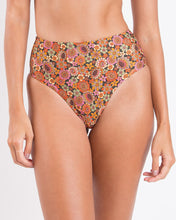 Laad de afbeelding in de Gallery-viewer, Gallery: Rio De Sol Bottom Bottom Bouquet Hotpants
