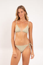 Laad de afbeelding in de Gallery-viewer, Model Front: Rio De Sol Bottom Bottom Brisa-Pistache Lacinho
