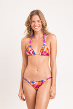 Laad de afbeelding in de Gallery-viewer, Model Front: Rio De Sol Bottom Bottom Funny Essential-Rev

