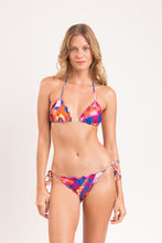 Laad de afbeelding in de Gallery-viewer, Model Front: Rio De Sol Bottom Bottom Funny Frufru
