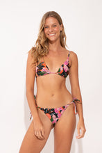 Laad de afbeelding in de Gallery-viewer, Model Front: Rio De Sol Bottom Bottom Jolie Cheeky-Micro
