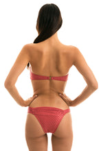 Laad de afbeelding in de Gallery-viewer, Model Back: Rio De Sol Bottom Bottom Kiwanda Madras Bandeau
