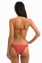 Laad de afbeelding in de Gallery-viewer, Model Back: Rio De Sol Bottom Bottom Madras Dupla Face
