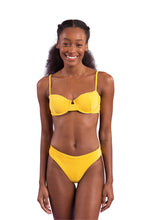 Laad de afbeelding in de Gallery-viewer, Model Front: Rio De Sol Bottom Bottom Malibu-Yellow Ciao
