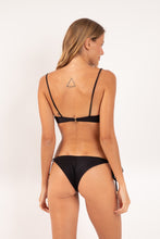 Laad de afbeelding in de Gallery-viewer, Model Back: Rio De Sol Bottom Bottom Shimmer-Black Cheeky-Tie-Gold
