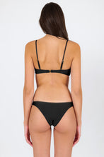 Laad de afbeelding in de Gallery-viewer, Model Back: Rio De Sol Bottom Bottom Shimmer-Black Essential
