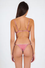 Laad de afbeelding in de Gallery-viewer, Model Back: Rio De Sol Bottom Bottom Shimmer-Confetti California
