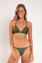 Laad de afbeelding in de Gallery-viewer, Model Front: Rio De Sol Bottom Bottom Shimmer-Croco Cheeky-Noa
