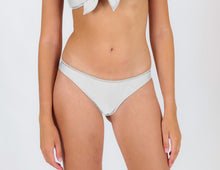 Laad de afbeelding in de Gallery-viewer, Gallery: Rio De Sol Bottom Bottom Shimmer-White Essential
