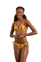 Laad de afbeelding in de Gallery-viewer, Model Front: Rio De Sol Bottom Bottom Stories Cheeky-Micro
