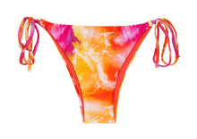 Laad de afbeelding in de Gallery-viewer, Product Front: Rio De Sol Bottom Bottom Tiedye-Red Ibiza
