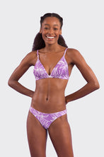 Laad de afbeelding in de Gallery-viewer, Model Front: Rio De Sol Bottom Bottom Trail-Purple Essential
