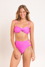 Laad de afbeelding in de Gallery-viewer, Model Front: Rio De Sol Bottom Bottom Vita-Pink High-Waist-Spin
