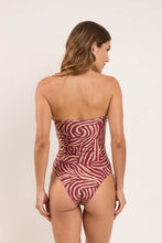Laad de afbeelding in de Gallery-viewer, Model Back: Rio De Sol One-Piece Dune Sara-Op
