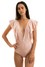 Laad de afbeelding in de Gallery-viewer, Model Front: Rio De Sol One-Piece Essence Frill
