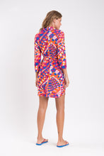 Laad de afbeelding in de Gallery-viewer, Model Back: Rio De Sol Shirtdress Funny Chemise
