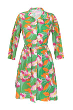 Laad de afbeelding in de Gallery-viewer, Product Front: Rio De Sol Shirtdress Green Bloom Chemise
