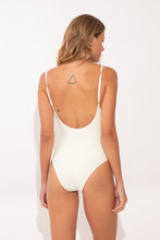 Laad de afbeelding in de Gallery-viewer, Model Back: Rio De Sol One-Piece Junco-Offwhite Hype

