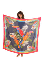 Laad de afbeelding in de Gallery-viewer, Model Front: Rio De Sol Pareo Jungle Canga
