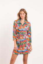 Laad de afbeelding in de Gallery-viewer, Model Front: Rio De Sol Beach Dresses Jungle Chemise
