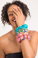 Laad de afbeelding in de Gallery-viewer, Image 02: Rio De Sol Hair Accessory Malibu-Atol Scrunchie
