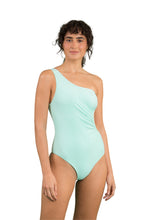 Laad de afbeelding in de Gallery-viewer, Model Front: Rio De Sol One-Piece Malibu-Menta Maeve
