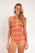 Laad de afbeelding in de Gallery-viewer, Model Front: Rio De Sol One-Piece Maracai Mel-Op
