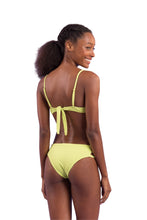 Laad de afbeelding in de Gallery-viewer, Model Back: Rio De Sol Set Set Bora-Citrus Bra-Trio Madrid-Trio
