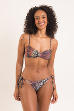 Laad de afbeelding in de Gallery-viewer, Model Front: Rio De Sol Set Set Cobra Twist Ibiza-Comfy
