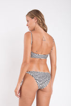 Laad de afbeelding in de Gallery-viewer, Model Back: Rio De Sol Set Set Collage Bandeau-Reto Ibiza-Comfy
