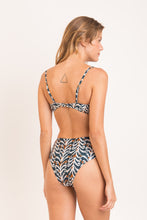 Laad de afbeelding in de Gallery-viewer, Model Back: Rio De Sol Set Set Ikat Twist Hotpants
