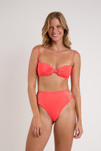 Laad de afbeelding in de Gallery-viewer, Model Front: Rio De Sol Set Set Malibu-Folia Bandeau-Iris Highwaist-Spin-Iris
