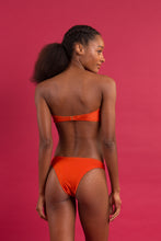 Laad de afbeelding in de Gallery-viewer, Image 08: Rio De Sol Set Set Paprica Bandeau-Joy Essential
