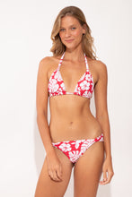Laad de afbeelding in de Gallery-viewer, Model Front: Rio De Sol Set Set Pua-Hibiscus Mel
