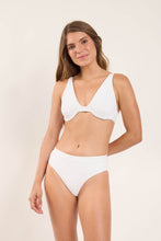 Laad de afbeelding in de Gallery-viewer, Model Front: Rio De Sol Set Set Sand-White Chantal Kora
