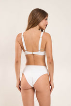 Laad de afbeelding in de Gallery-viewer, Model Back: Rio De Sol Set Set Sand-White Chantal Kora
