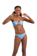Laad de afbeelding in de Gallery-viewer, Image 08: Rio De Sol Set Set Shimmer-Baltic-Sea Bandeau-Joy Essential
