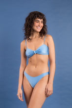 Laad de afbeelding in de Gallery-viewer, Image 12: Rio De Sol Set Set Shimmer-Baltic-Sea Bandeau-Joy Essential
