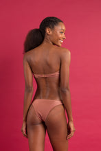 Laad de afbeelding in de Gallery-viewer, Image 10: Rio De Sol Set Set Shimmer-Copper Bandeau-Joy Essential
