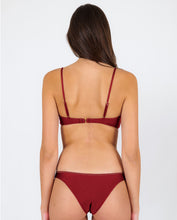 Laad de afbeelding in de Gallery-viewer, Image 06: Rio De Sol Set Set Shimmer-Divino Bandeau-Knot Essential
