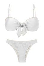 Laad de afbeelding in de Gallery-viewer, Product Front: Rio De Sol Set Set Shimmer-White Bandeau-Knot Essential
