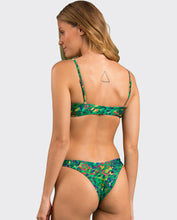 Laad de afbeelding in de Gallery-viewer, Image 08: Rio De Sol Set Set Wilds Bandeau-Reto Highleg
