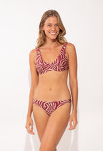 Laad de afbeelding in de Gallery-viewer, Model Front: Rio De Sol Top Top Dune Hera
