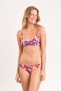 Model Front: Rio De Sol Top Top Funny Bralette