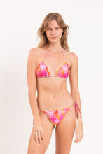 Laad de afbeelding in de Gallery-viewer, Model Front: Rio De Sol Top Top Joyful Frufru
